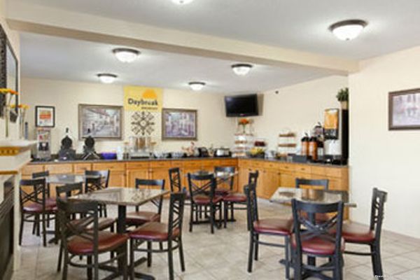 Days Inn And Suites Des Moines Airport